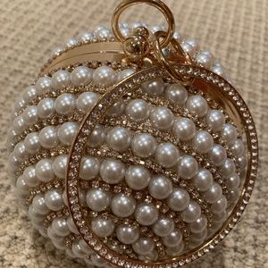 EVENING WRISTLET BAG